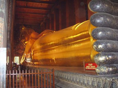 Wat Pho (Temple of the Reclining Buddha)
JPG 2560 x 1920  Pixels (4.92 MPixels) (4:3)
Keywords: Thailand